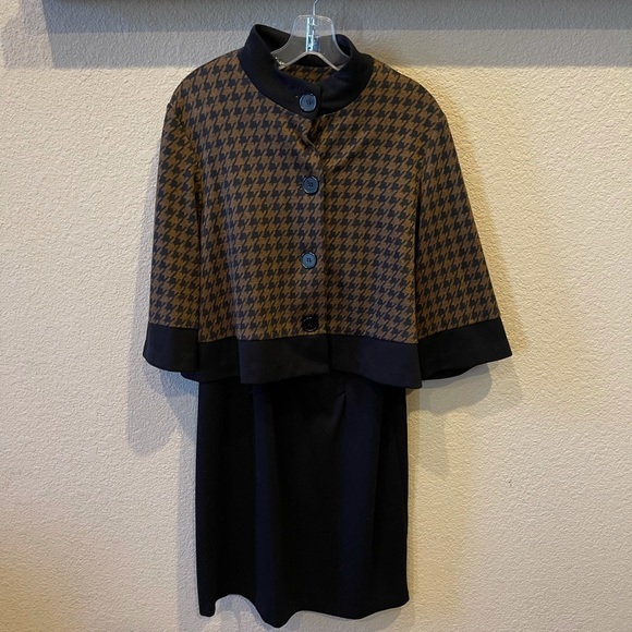 Dresses & Skirts - vintage sleeveless dress with jacket. EUC.